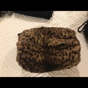 Hand muff faux fur zippered pocket  very chic